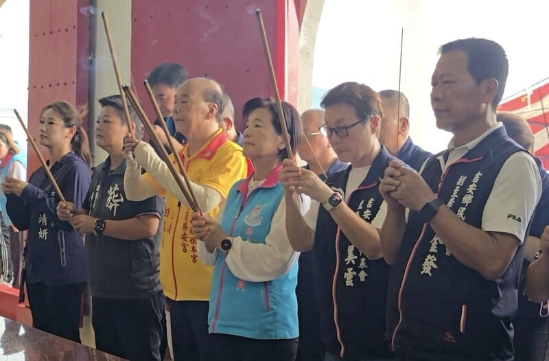 LINE_ALBUM_115.08.22_吉安鄉115年中元祈福法會登場_游淑貞推環保祭祀加速慈雲山櫃體重建_260823_16_6d72ac2796d5ec00.jpg
