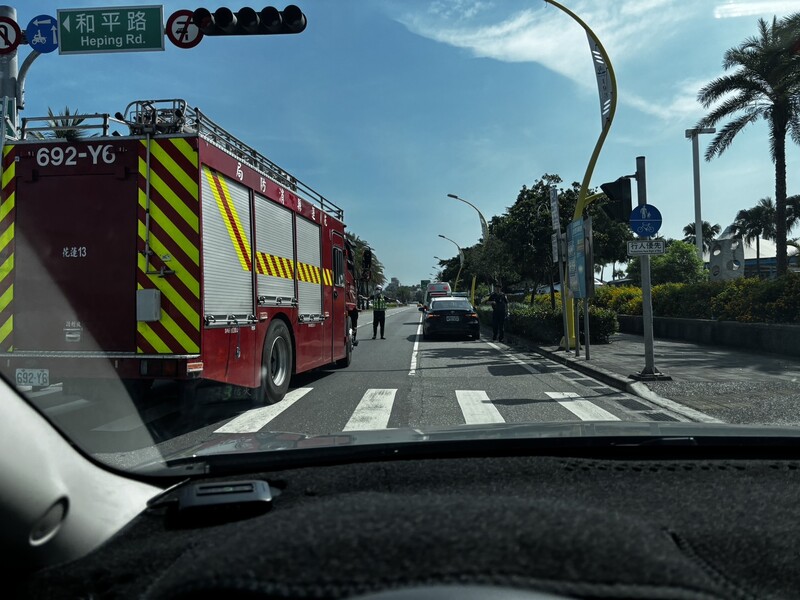 南濱車禍4_7f87d39166ef59fc.jpeg