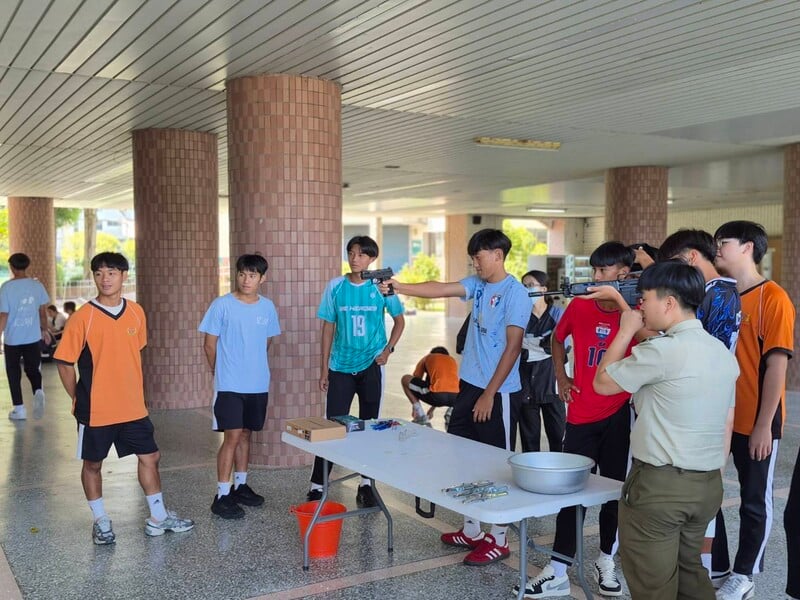 6_d71485ed09b3a013.jpg