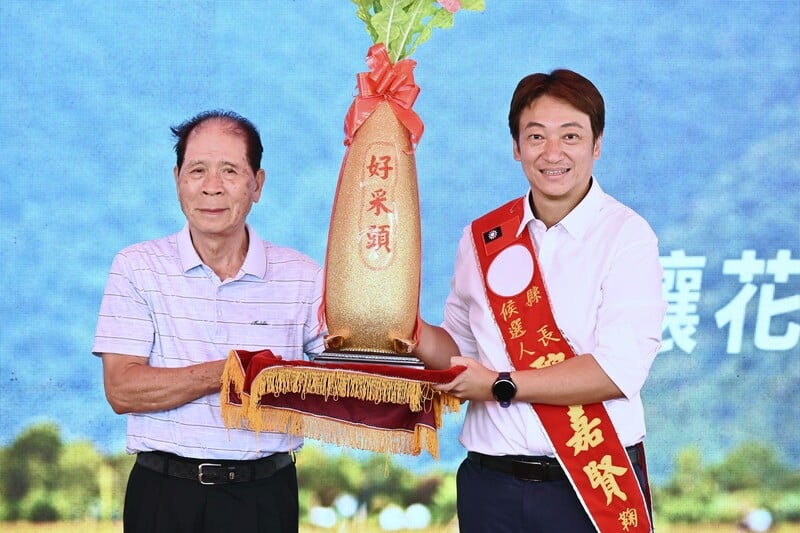 魏嘉賢002_447f3809b3e5d608.jpg