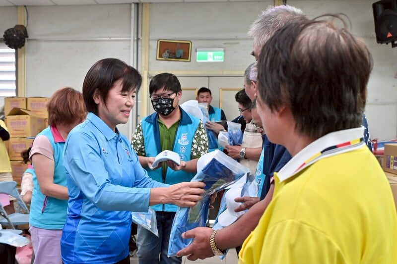 LINE_ALBUM_115.07.13_吉安鄉千餘名環保志工換發新制服_游淑貞致敬守護鄉容的英雄_260714_22_befe7.jpg