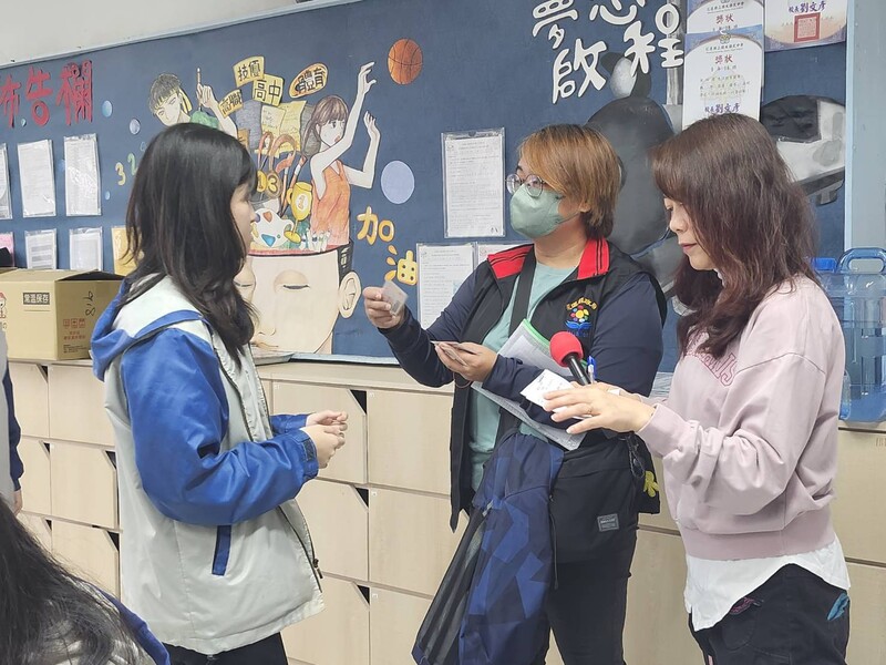 花蓮戶政感謝學校配合 順利完成應屆畢業生首次領取國民身分證 3 38e54