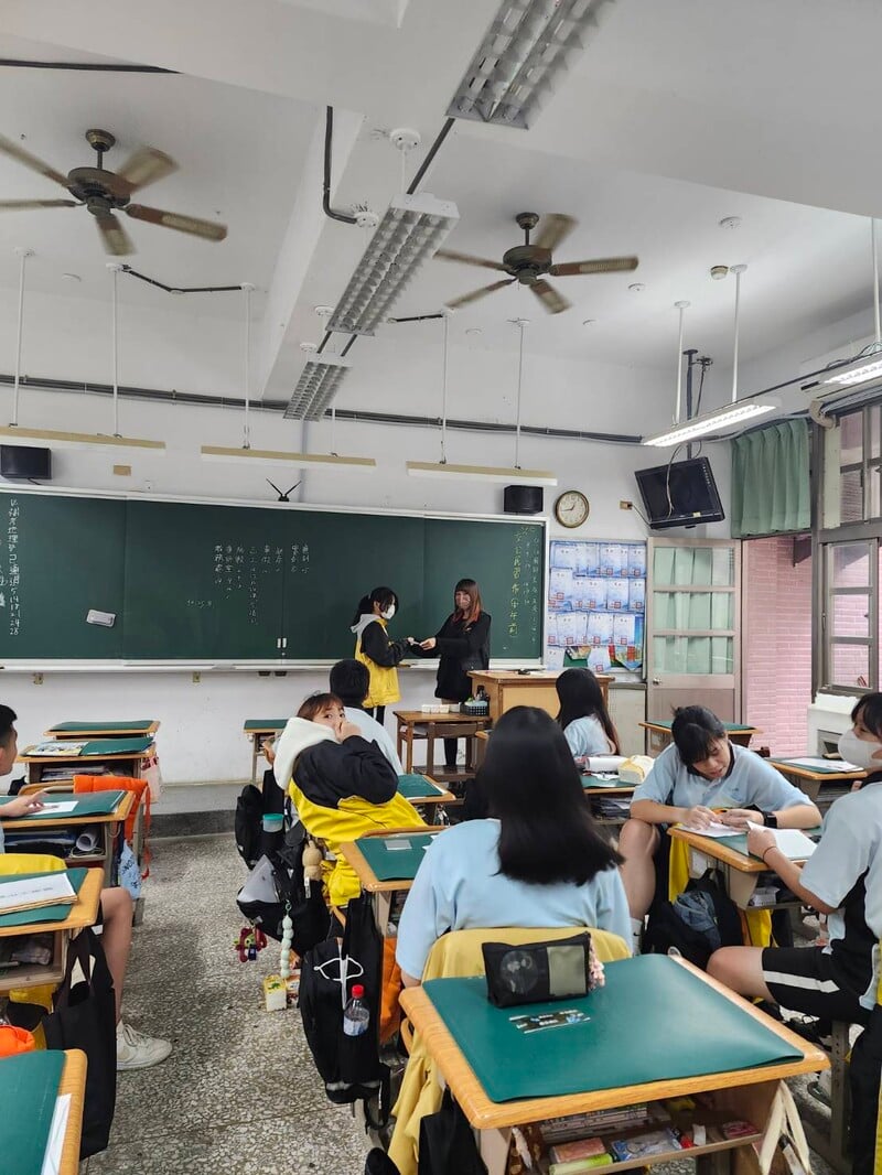 花蓮戶政感謝學校配合 順利完成應屆畢業生首次領取國民身分證 4 e7451