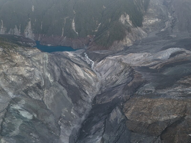 114年10月9日空拍堰塞湖區初判無異常變化-2_0_a97eb.jpg
