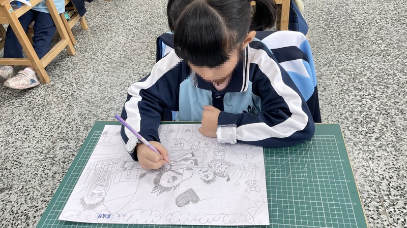 學童作畫2_0_fa8ea.jpg