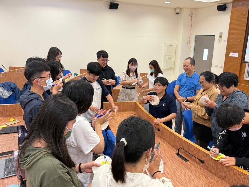 03-林彥伶博士以趣味活動示範性平課程教學_0_bd994.jpg