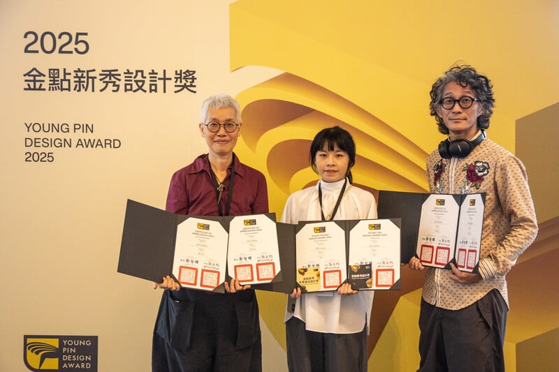 04_賴星辰同學與指導老師余慧君郭令權合照為東華藝創系115級畢業製作添上佳績_0_559c6.jpg