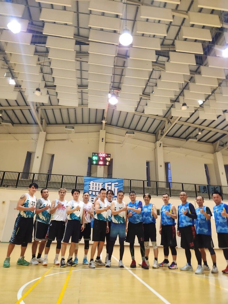 113花蓮縣教育盃籃球錦標賽老馬組冠軍3_0_55c30.jpg