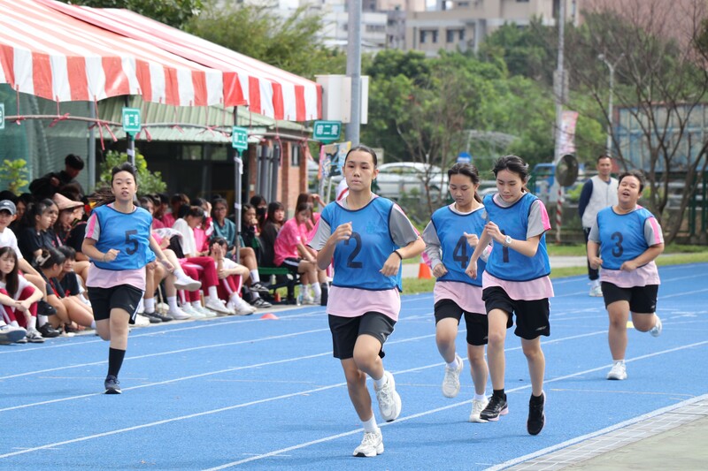 1141121-海星高中提供-國中女子組400公尺徑賽決賽_0_dfd82.jpg