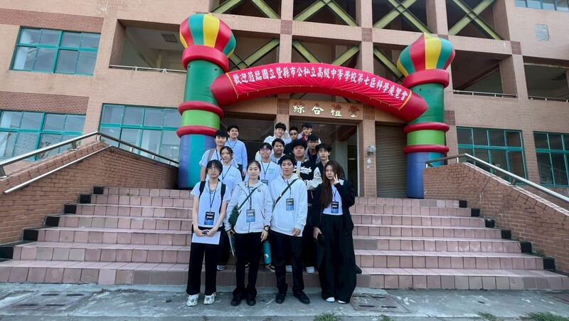 1150504-海星高中提供-高中科展合照_0_72b71.jpg