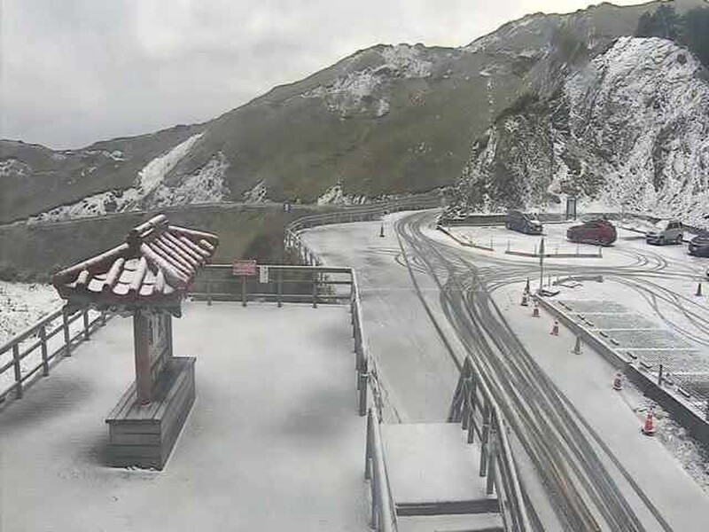 14甲線合歡山路段今21日10時起加掛雪鍊通行1_d0a5d.jpg