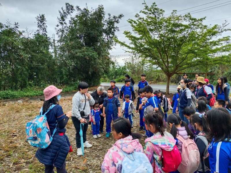 4-鳳林鎮長橋國小的學童在老師的帶領下到崇德探索歷史遺跡_0_683bb.jpg