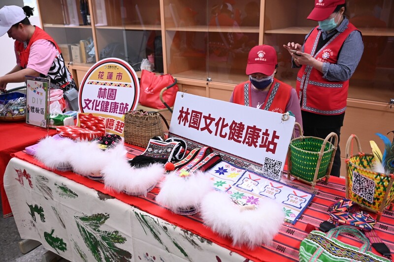 LINE_ALBUM_1131204_花蓮市文健站成果展_魏嘉彥與百位長者同歡_241205_22_f595c.jpg