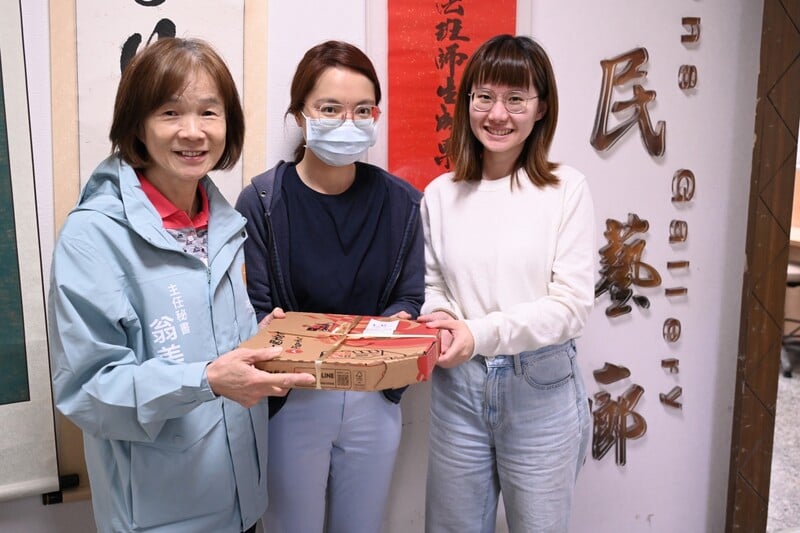 LINE_ALBUM_1131218_地震災民回贈愛心慰問金_請吃披薩感謝公所同仁辛勞_241218_4_51ff5.jpg