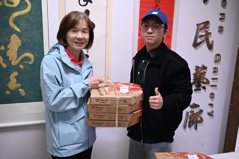 LINE_ALBUM_1131218_地震災民回贈愛心慰問金_請吃披薩感謝公所同仁辛勞_241218_5_2676f.jpg
