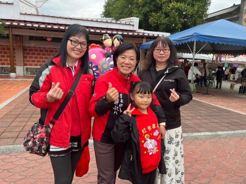 LINE_ALBUM_114.01.31游淑貞春節連假陪大家過新年好客藝術村送金幣加倍券_250131_10_7e143.jpg
