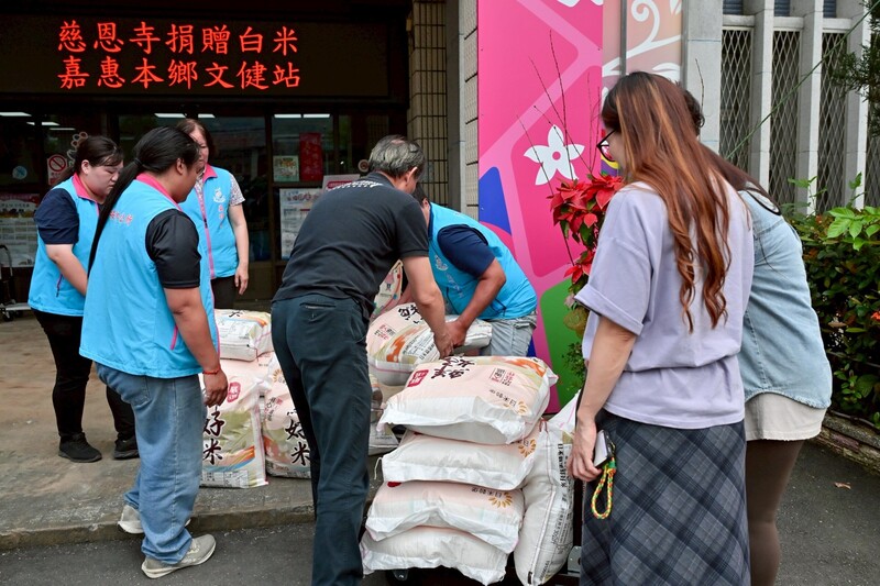 LINE_ALBUM_114.04.20_吉安鄉整合慈恩寺捐文建站3300斤白米_游淑貞力促公私協守護部落長者_260421_2_45a0f.jpg