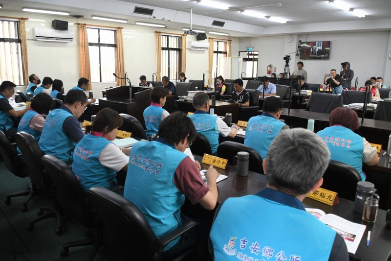 LINE_ALBUM_114.05.06_吉安鄉代會第22屆第五次定期大會_游淑貞施政總報告再遞交新創好政績_250507_5_3e2b4.jpg