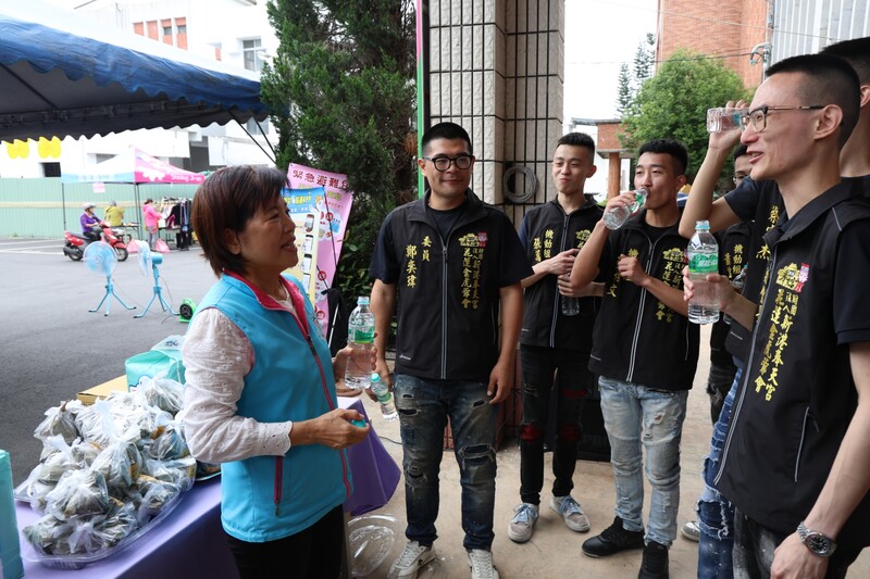 LINE_ALBUM_114.05.24_吉安鄉端午粽夏千份弱勢物資遞送_游淑貞感謝花蓮縣金虎爺會獻關懷_250525_6_cd920.jpg