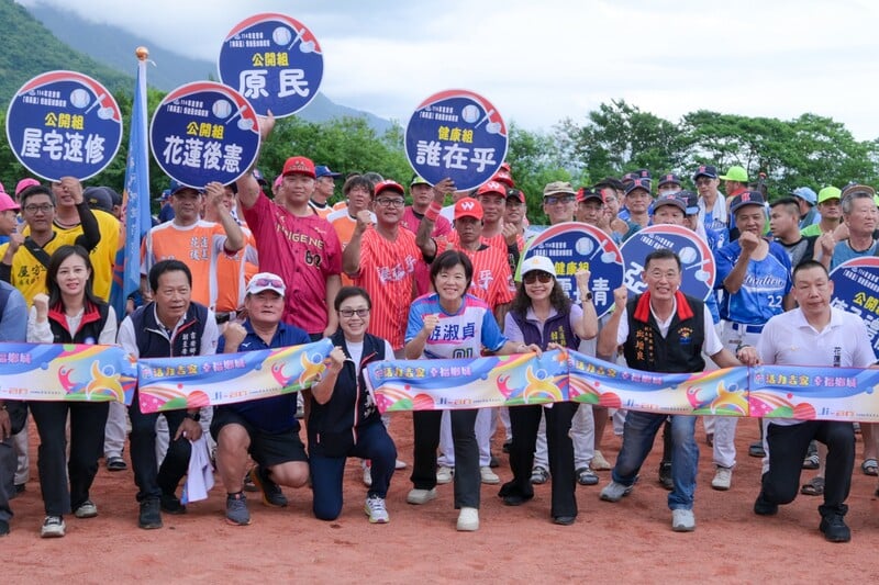 LINE_ALBUM_114.08.31_吉安鄉長盃慢速壘球錦標賽競爭激烈_游淑貞率隊開球同千名球友運動樂活_250901_12_6bd7f.jpg