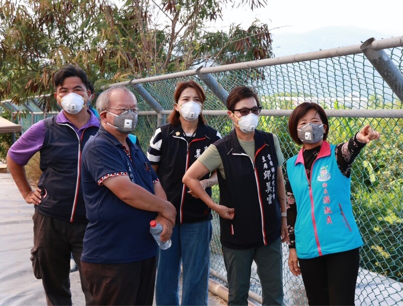 LINE_ALBUM_114.09.16_吉安鄉資源回收貯存場火警延燒後續_鄉公所團隊正積極面對進行應變處置_250916_1_791c6.jpg