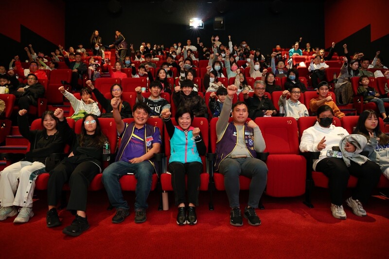 LINE_ALBUM_114.1.3游淑貞邀觀台灣超人公益電影_皇族洄瀾同濟會正能量贊助辦理_250103_6_ff058.jpg