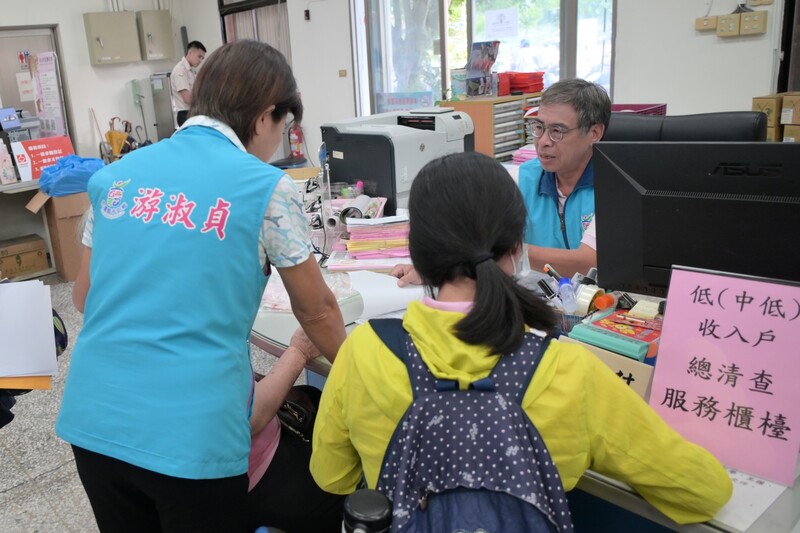 LINE_ALBUM_114.10.21_吉安鄉協助社會救助總清查作業_游淑貞確保弱勢鄉親福利權益_251022_3_e9920.jpg