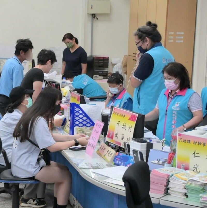 LINE_ALBUM_114.10.21_吉安鄉協助社會救助總清查作業_游淑貞確保弱勢鄉親福利權益_251022_6_7156a.jpg