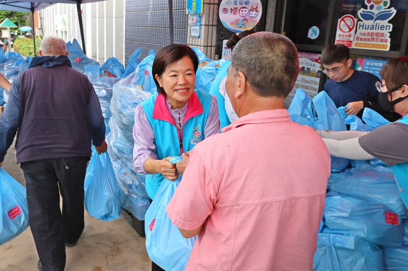 LINE_ALBUM_115.04.11吉安鄉公所發放547戶中低老生活物資並分贈1200斤白米至社區長照據點_260412_5_1e1a1.jpg