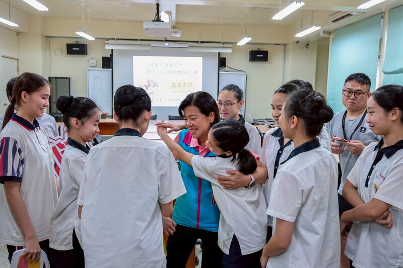 LINE_ALBUM_115.05.22-化仁國中舞蹈班受邀赴日交流_游淑貞勉以舞會友展現花蓮學子自信風采_260523_1_595bf.jpg