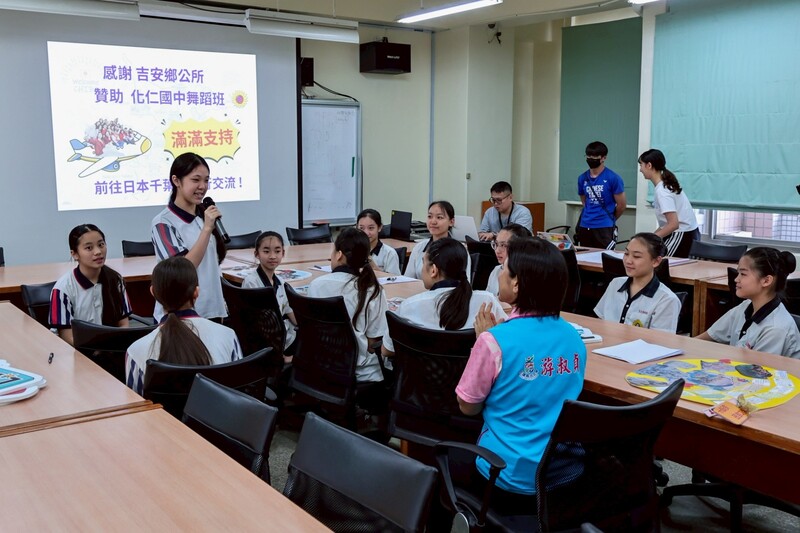 LINE_ALBUM_115.05.22-化仁國中舞蹈班受邀赴日交流_游淑貞勉以舞會友展現花蓮學子自信風采_260523_4_7d8f6.jpg