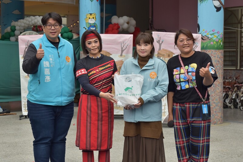 LINE_ALBUM_1216彩虹愛家協會市幼演出_241216_9_fe609.jpg