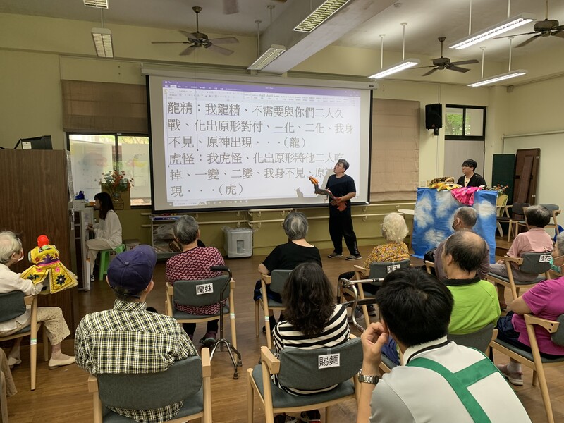 光提詞大字報就採用70號字粗體讓阿公阿嬤一目了然_0_d7784.jpg