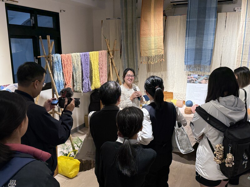 周末開設染色編織技術工作坊讓師生親手體驗染織過程在五月五日辦理作品聯展_0_7c5cb.jpg