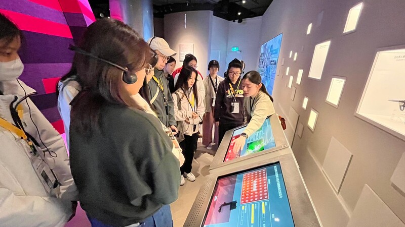 學生參訪台積創新館導覽員解說科技創新與跨域應用發展_0_0311e.jpg