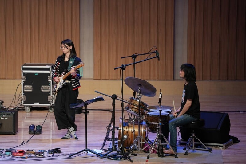 左至右吉他手細井德太郎鼓手秋元修_0_1722a.jpg