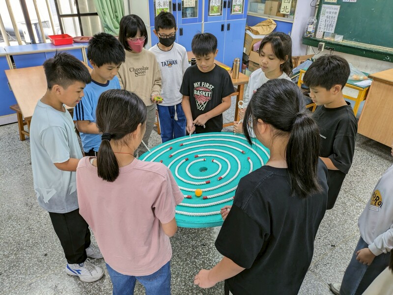 忠孝國小學生體驗美洲秘魯的納斯卡迷宮關卡_91c87.jpg