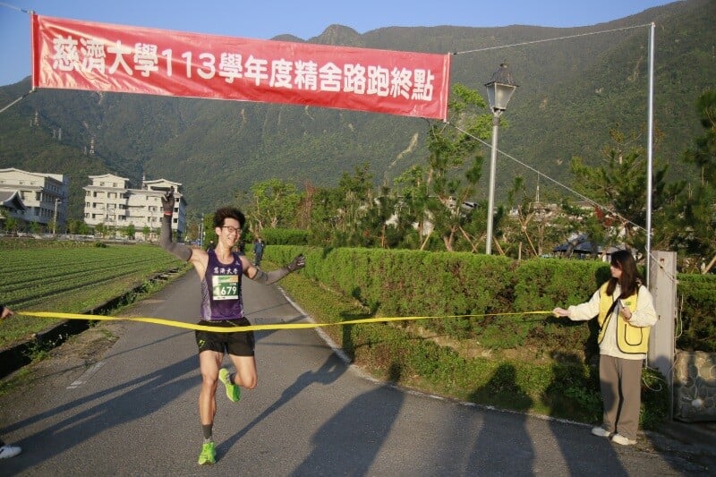 物治系江芃毅以38分39秒獲得學生男子組第一名_0_7d302.jpg