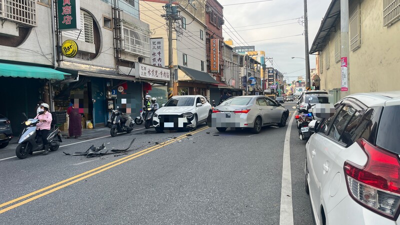 自強路車禍01_930d4.jpeg