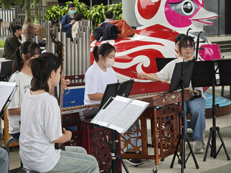 花女國樂快閃演出照片2_0_a61f1.jpg