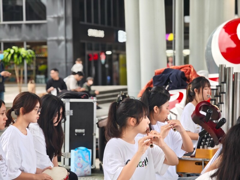 花女國樂快閃演出照片3_0_7db2d.jpg