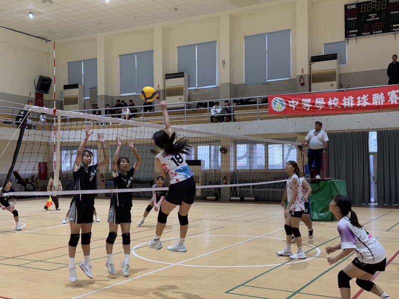 花女排球隊校比賽照片4_0_0_14440.jpg