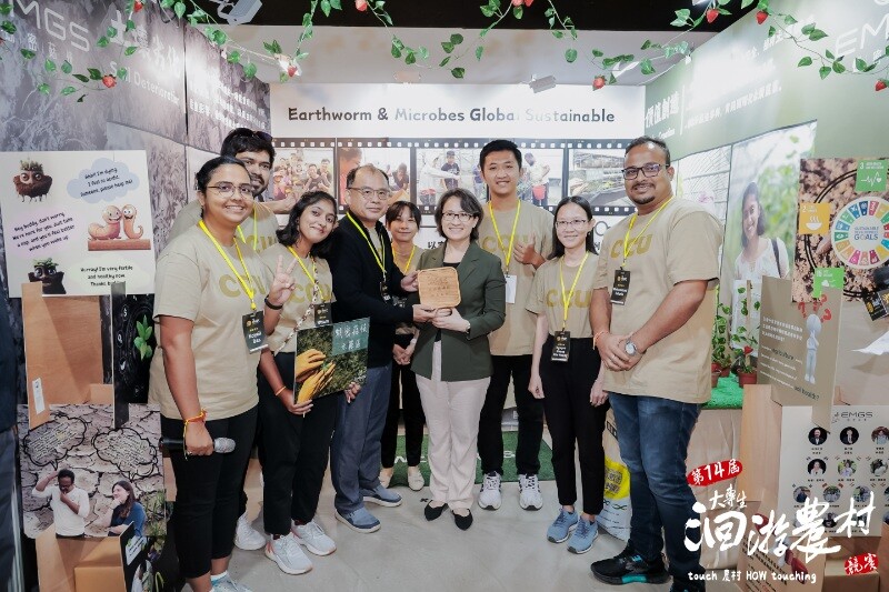 蕭美琴副總統至國立中正大學蚓密菇俠團隊了解國際生駐村成果_91103.jpg