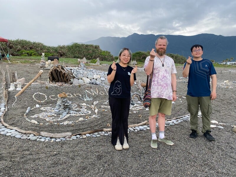 藝點心意團隊創作者楊采諭吳耀龍與來自瑞典的疊石藝術家評審Pontus_Jansson及得獎作品_e4527.jpg