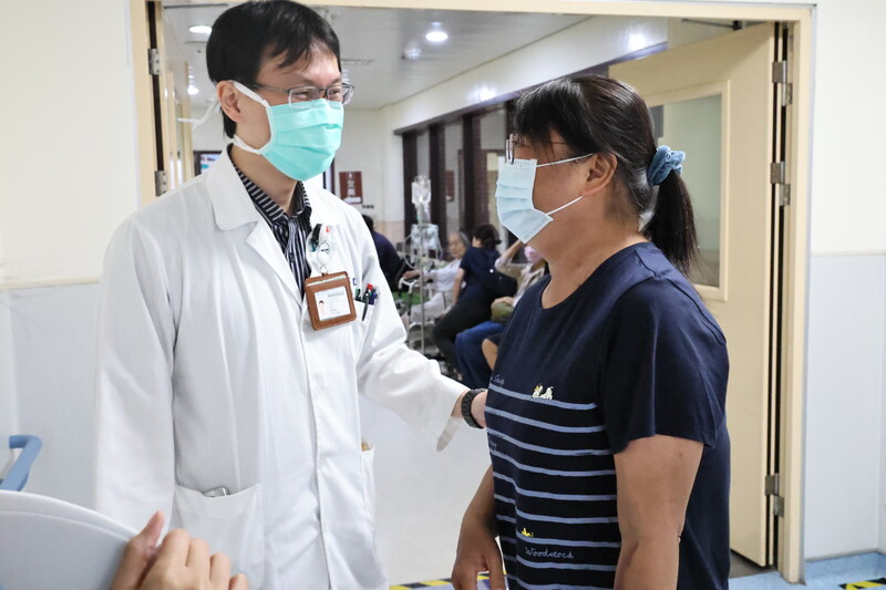 醫生和醫療團隊她笑著說自己能兩度從鬼門關前走回來心裡充滿感恩_997e4.jpg