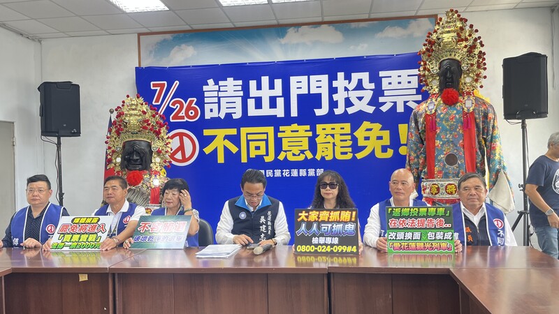 黨團記者會上02_c86fd.jpeg