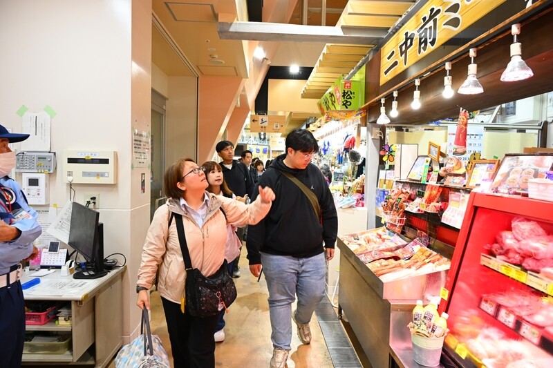 LINE_ALBUM_0503市長魏嘉彥赴沖繩_盼打造花蓮新型市場樣貌_250504_3_62444.jpg