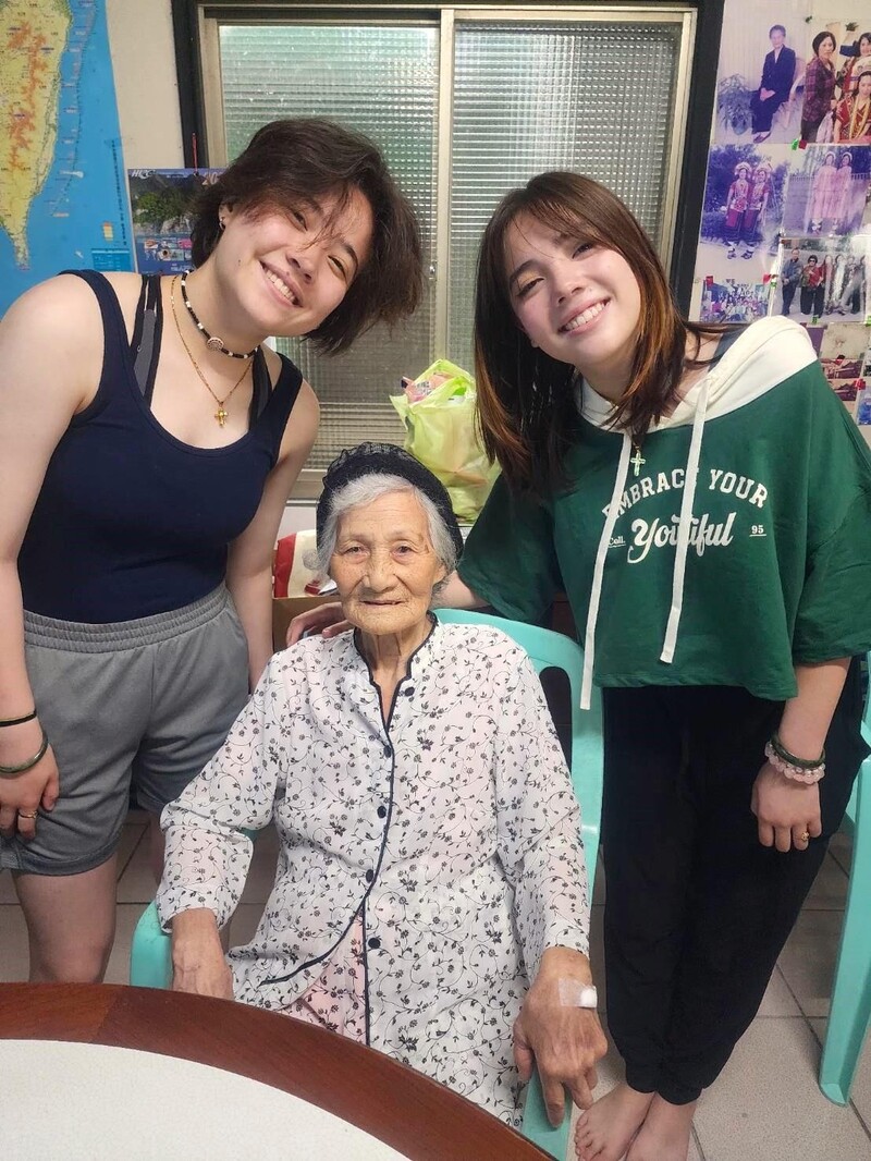 LINE_ALBUM_113.12.22奉獻部落一甲子_祭師96歲辭世_游淑貞悼念追頒表揚狀致哀感謝_241223_1_a8682.jpg