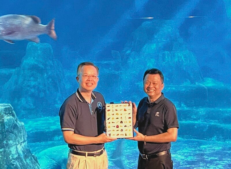 遠雄海洋公園總經理沈建劭右與國立海洋生物博物館館長溫志宏合照_0_16e01.jpg